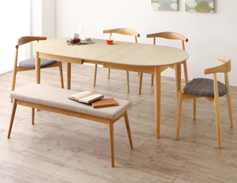 ナチュラルなアッシュ材の楕円形・伸縮式テーブル、デザインチェア